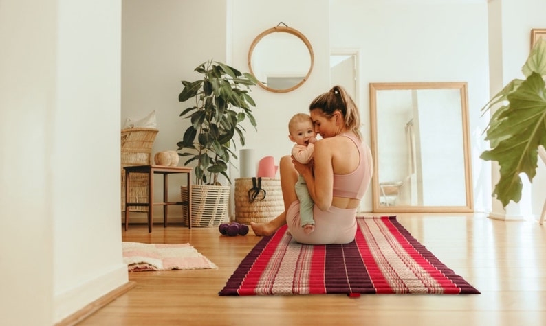 Day bed Roll Out Mattress XL Large Foldout Mat relaxation day bed camping or Yoga Matt Natural Kapok Filled RED 120cm x 200cm